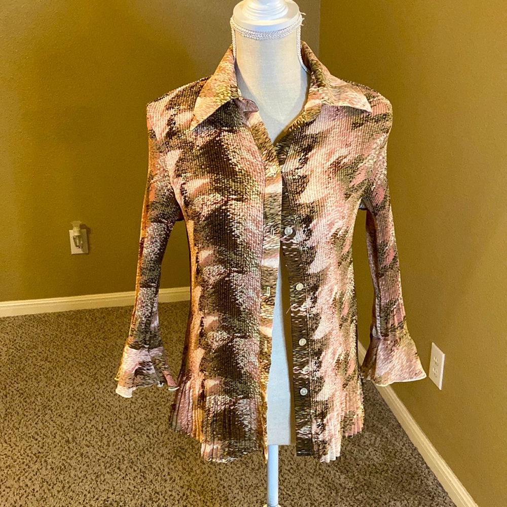 Essentials by Milano Womens blouse.
